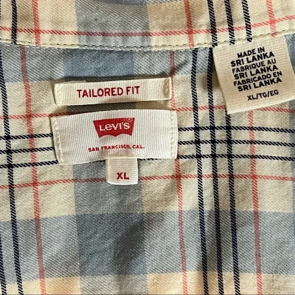Levi’s Women’s Tailored Fit Plaid Button Down - Picture 3 of 3